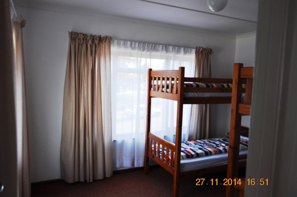 Backpacker Apartments Плеттенберг-Бей Екстер'єр фото