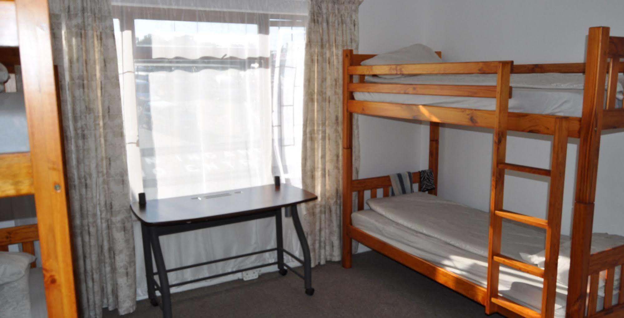 Backpacker Apartments Плеттенберг-Бей Екстер'єр фото