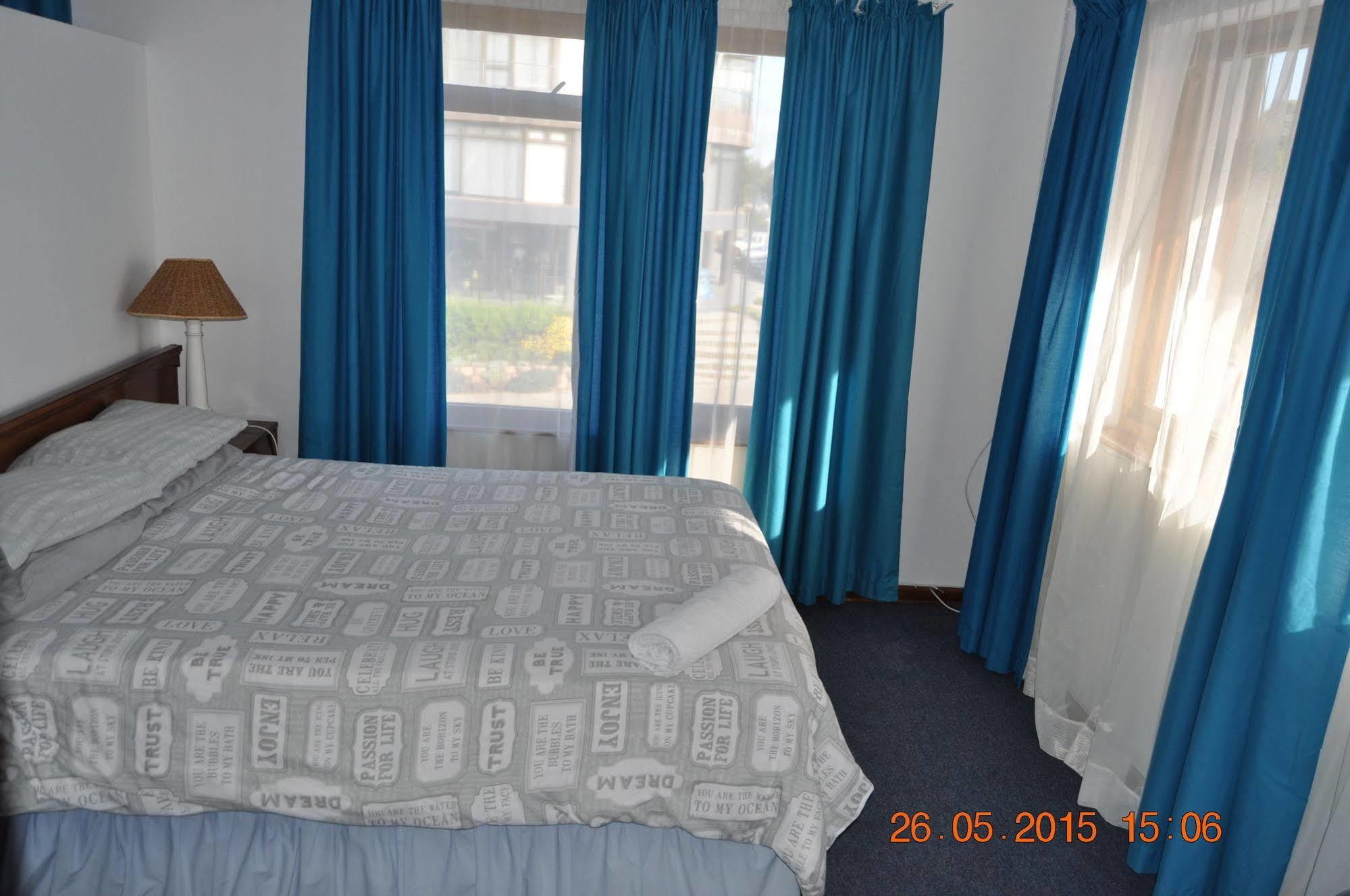 Backpacker Apartments Плеттенберг-Бей Екстер'єр фото